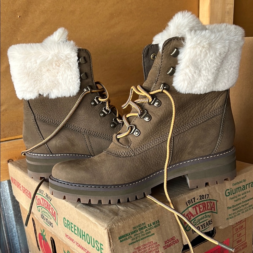 Women's Timberlands size 11
